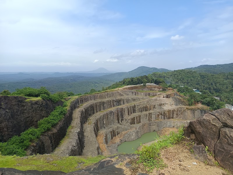 Cheruppadimala hairpin view point