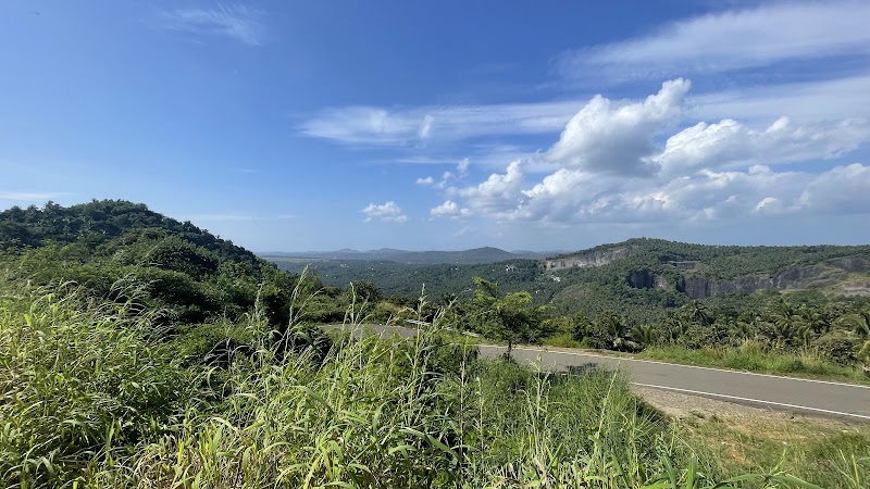 Cheruppadimala hairpin view point