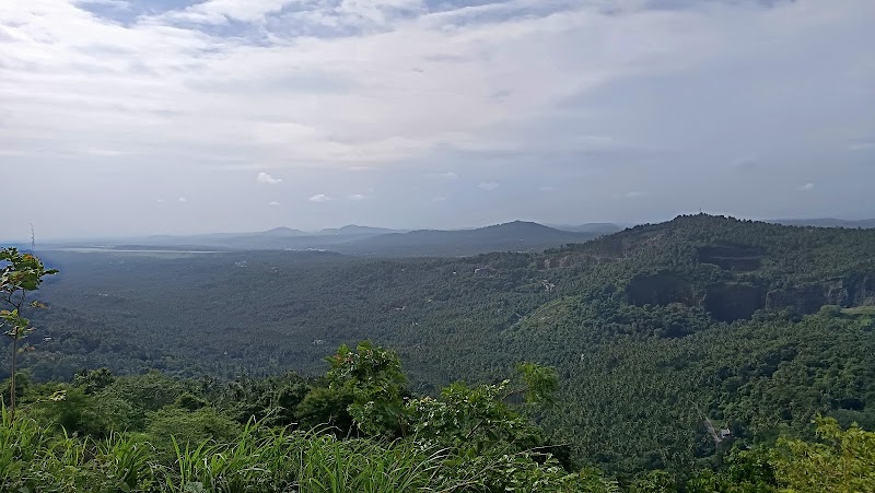 Cheruppadimala hairpin view point