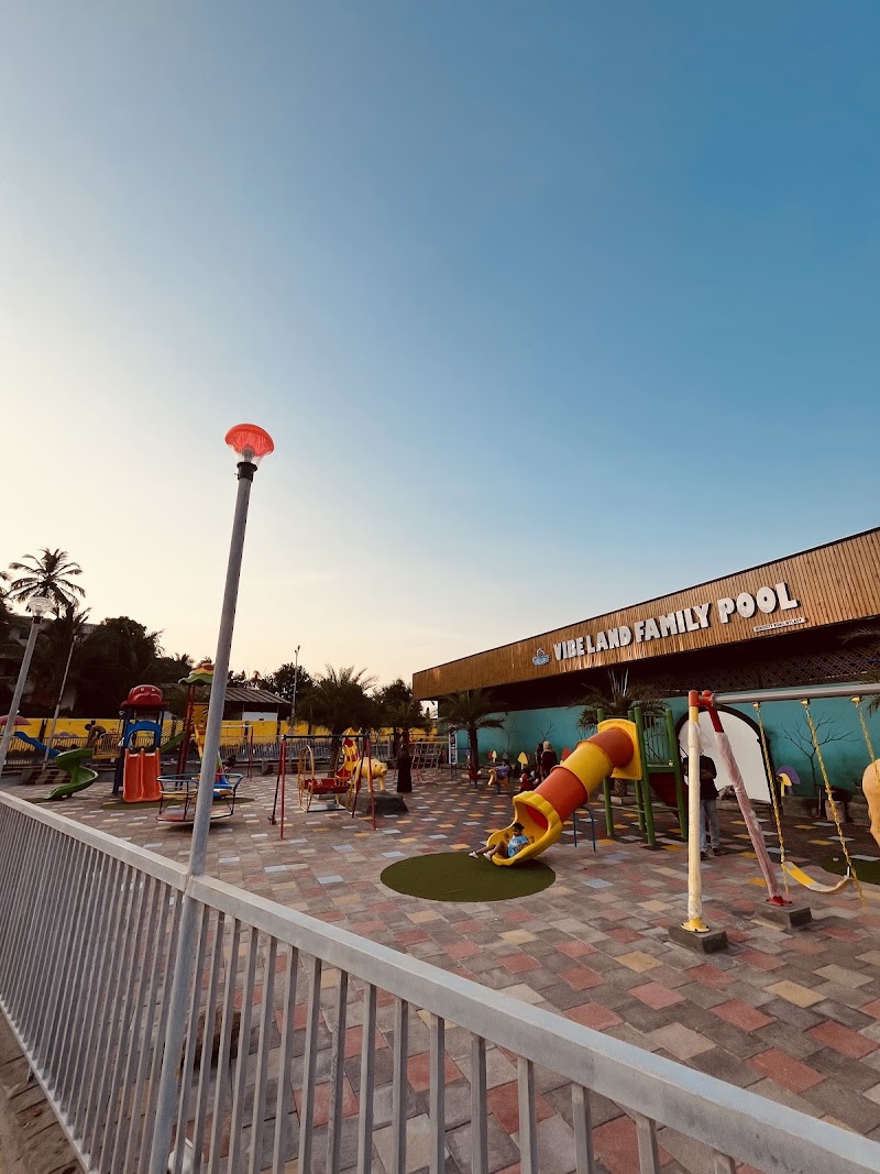 Vibe Land Family Pool, Parks and Resorts